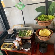ขนมจีบ, ซาลาเปา, โจ๊ก, ข้าวต้ม, ก๋วยจั๊บ, ข้าวต้มปลา, บะกุดเต๋, ไข่กะทะ, ปาท่องโก๋, ชา กาแฟ by นึ่งเ ลาดกระบัง 54