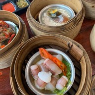เมนูของร้าน ขนมจีบ, ซาลาเปา, โจ๊ก, ข้าวต้ม, ก๋วยจั๊บ, ข้าวต้มปลา, บะกุดเต๋, ไข่กะทะ, ปาท่องโก๋, ชา กาแฟ by นึ่งเ ลาดกระบัง 54