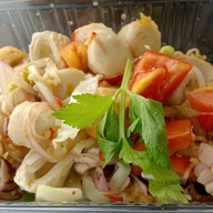 Lucky ยำลูกชิ้น/ลูกชิ้นทอด Lucky ยำลูกชิ้น/ลูกชิ้นทอด