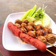 Lucky ยำลูกชิ้น/ลูกชิ้นทอด Lucky ยำลูกชิ้น/ลูกชิ้นทอด