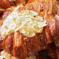 NINE PASTRY (Croissaint Sourdough Cake) อโศก