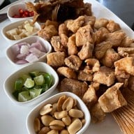 บ้านดอกจันทน์ริมน้ำ