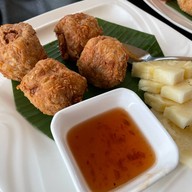 บ้านดอกจันทน์ริมน้ำ