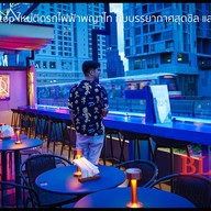 บรรยากาศ BluerayBar rooftop พญาไท
