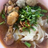 เตี๋ยวเรือเนื้อหอม by สี่บ่าว(ต้นตำรับ)ฮาลาล ตรงข้ามลานจอดรถบิ๊กซีคลองแห