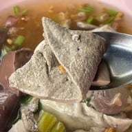 ต้มเลือดหมูโคตรอร่อย สาขาเดียวในอยุธยา สูตรเยาวราชแท้ตำนานกว่า40ปี