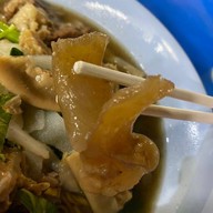 เมนูของร้าน เก่งก๋วยเตี๋ยวเนื้อ วัดดง