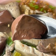 ต้มเลือดหมูโคตรอร่อย สาขาเดียวในอยุธยา สูตรเยาวราชแท้ตำนานกว่า40ปี