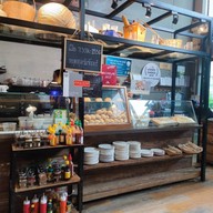 บรรยากาศ Madam Pahtehh 2515 หมากแข้ง