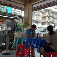 ราดหน้ายอดผักเอ็มไพร์ เจ้าเก่าถนนจันทน์ ถนนจันทน์ ซอยจันทน์ 23/2