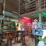 บรรยากาศ Madam Pahtehh 2515 หมากแข้ง