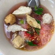 ก๋วยเตี๋ยวแคะ สุชาดา(จู)วรจักร (คลองถม) คลองถม