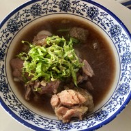 ก๋วยเตี๋ยวเนื้อวัว ซา หลัก เก้า ถนนพระเทพ