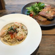 Yellow Stone Bar & Grill