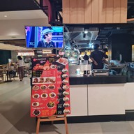 บรรยากาศ ขาหมูกรอบ บายเชฟเดย์ โลตัส รังสิต