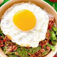 ครัวในบ้านเเม่เฮงเฮง กะเพราพริกแห้ง 1