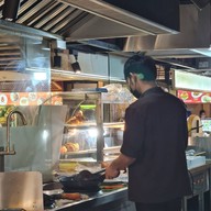 บรรยากาศ ขาหมูกรอบ บายเชฟเดย์ โลตัส รังสิต