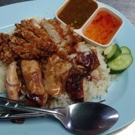 เมนูของร้าน เจ๊เล็กข้าวมันไก่  หน้าวัดเพชร
