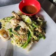 เมนูของร้าน สุกี้สุดยอดน้ำจิ้ม ตาเหนาะ อาหารตามสั่ง ราดหน้า ผัดซีอิ้ว คั่วไก่ เจ้าเก่าท่าน้ำนนท์