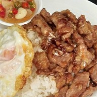 เอ็มมี่ ข้าวไข่เจียวทรงเครื่อง