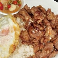 เอ็มมี่ ข้าวไข่เจียวทรงเครื่อง