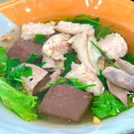 ก๋วยเตี๋ยวชลบุรี ณ โคราช หน้าวัดสระแก้ว