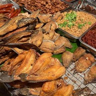 เมนูของร้าน ราชาข้าวเหนียว วัดใหญ่ น้องน้ำฝน