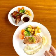 สวนผัก Thaninn Dimsum Grill&Salad