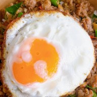 ครัวเจ้ป้อม (ข้าวกะเพราไข่ข้น สุกี้ ตามสั่ง)