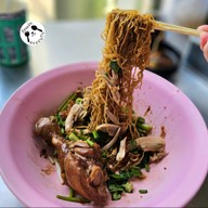 เมนูของร้าน ก๋วยเตี๋ยวไก่มะระป้าดำ ท่าดินแดง