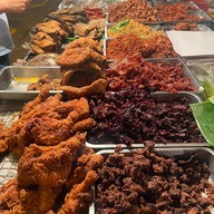 เมนูของร้าน ราชาข้าวเหนียว วัดใหญ่ น้องน้ำฝน