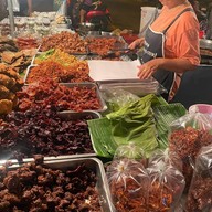 เมนูของร้าน ราชาข้าวเหนียว วัดใหญ่ น้องน้ำฝน