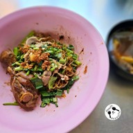 เมนูของร้าน ก๋วยเตี๋ยวไก่มะระป้าดำ ท่าดินแดง
