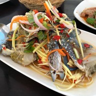 ร้านป้าซิ้วส้มตำ-ยำปูเย็น แหลมฉบัง