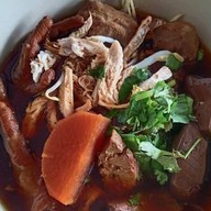 ก๋วยเตี๋ยวไก่มาละ แจ่วฮ้อนอ้อนเธอ จรัญ77
