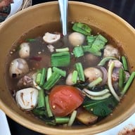 ร้านป้าซิ้วส้มตำ-ยำปูเย็น แหลมฉบัง