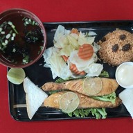 สเต๊ก สอาดยิม ลาดหญ้า