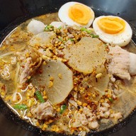 เมนูของร้าน ก๋วยเตี๋ยวไข่บึ้ม ก๋วยเตี๋ยวต้มยำ