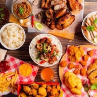 กลางซอย9 คอหมูทอด สามชั้น และของทอด - พหลฯ9 อารีย์ Ari