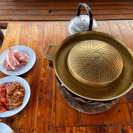 จ๊อบแจ๊บ บุฟเฟ่ต์หมูกระทะทอง