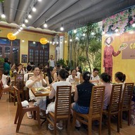 บรรยากาศ Quan Cao Lau Ba Le