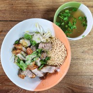 เมนูของร้าน เฮียบ้วยก๋วยเตี๋ยวโบราณ ซอยโปโล