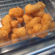 เมนู ปาท่องโก๋ตีลังกางาดำ ถนนหลังศูนย์ราชการ