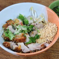 เมนูของร้าน เฮียบ้วยก๋วยเตี๋ยวโบราณ ซอยโปโล
