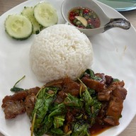 ครัวอิ่มเอม อาหารตามสั่ง/ก๋วยเตี๋ยวลูกชิ้นปลานายใบ้ (สามย่านเจ้าเก่า) แรก