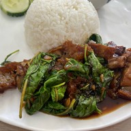 ครัวอิ่มเอม อาหารตามสั่ง/ก๋วยเตี๋ยวลูกชิ้นปลานายใบ้ (สามย่านเจ้าเก่า) แรก