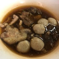 ก๋วยเตี๋ยวเนื้อ ศรเดชโภชนา