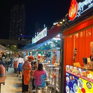 ข้าวเปียกเส้นคุณหยิน ข.ไข่ในเตา สาขาเสนานิคม1