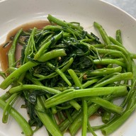 ครัวอิ่มเอม อาหารตามสั่ง/ก๋วยเตี๋ยวลูกชิ้นปลานายใบ้ (สามย่านเจ้าเก่า) แรก