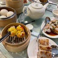 Wak Lol At Carlton Hotel